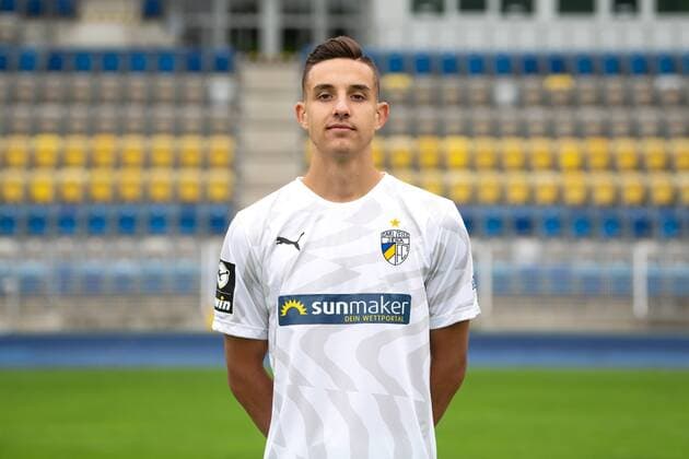 FC Carl Zeiss Jena Season 2019 2020 Team photo photo 16 7 19 Niklas Jahn Jena , portrait transverse Ernst Abbe Sportfeld