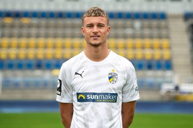 FC Carl Zeiss Jena Season 2019 2020 Team photo photo 16 7 19 Kilian Pagliuca Jena , Portrait cross Ernst Abbe Sportfeld