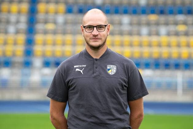 FC Carl Zeiss Jena Season 2019 2020 Team photo 16 7 19 Physiotherapist Fabian Carnarius Jena , Portrait transverse Ernst Abbe Sportfeld