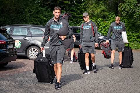 16 07 2019, xovx, Handball HBL Bundesliga, HSG Wetzlar Training Camp 2019 emspor, v l Olle Forsell Schefvert HSG Wetzlar , Emil Frend Oefors HSG Wetzlar , Anton Lindskog HSG Wetzlar at the descent to the training camp at the Dutenhofen sports hall DFL DFB REGULATIONS PROHIBIT ANY USE OF PHOTOGRAPHS as IMAGE SEQUENCES and or QUASI VIDEO Thun