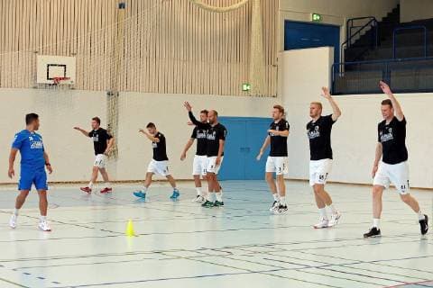 16 07 2019, xovx, Handball HBL Bundesliga, HSG Wetzlar training camp 2019 emspor, athletics training during the first training session in Thun, Switzerland, v l athletics coach Jonas Rath HSG Wetzlar , Ian Weber HSG Wetzlar , Lars Weissgerber HSG Wetzlar , Olle Forsell Schefvert HSG Wetzlar , Joao Ferraz HSG Wetzlar , Kristian Bjoernsen HSG Wetzlar , Anton Lindskog HSG Wetzlar , Lenny Rubin HSG Wetzlar DFL DFB REGULATIONS PROHIBIT ANY USE OF PHOTOGRAPHS as IMAGE SEQUENCES and or QUASI VIDEO Thun