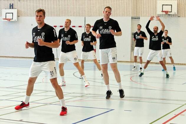 16 07 2019, xovx, Handball HBL Bundesliga, HSG Wetzlar Training Camp 2019 emspor, Athletics Training during the first training session in Thun, Switzerland, v l Emil Frend Oefors HSG Wetzlar , Anton Lindskog HSG Wetzlar , Kristian Bjoernsen HSG Wetzlar , Lenny Rubin HSG Wetzlar , Olle Forsell Schefvert HSG Wetzlar , Joao Ferraz HSG Wetzlar , Lars Weissgerber HSG Wetzlar DFL DFB REGULATIONS PROHIBIT ANY USE OF PHOTOGRAPHS as IMAGE SEQUENCES and or QUASI VIDEO Thun