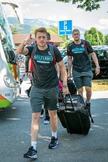 16 07 2019, xovx, Handball HBL Bundesliga, HSG Wetzlar Training Camp 2019 emspor, arrival at Teamhotel Holiday in Thun, Switzerland, v l Kristian Bjoernsen HSG Wetzlar , Anton Lindskog HSG Wetzlar DFL DFB REGULATIONS PROHIBIT ANY USE OF PHOTOGRAPHS as IMAGE SEQUENCES and or QUASI VIDEO Thun