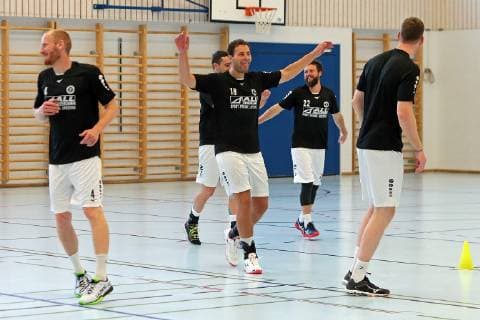 16 07 2019, xovx, Handball HBL Bundesliga, HSG Wetzlar Training Camp 2019 emspor, Athletics Training during the first training session in Thun, Switzerland, v l Stefan Kneer HSG Wetzlar , Filip Mirkulovski HSG Wetzlar , Nils Torbruegge HSG Wetzlar , Maximilian Holst HSG Wetzlar , Lenny Rubin HSG Wetzlar DFL DFB REGULATIONS PROHIBIT ANY USE OF PHOTOGRAPHS as IMAGE SEQUENCES and or QUASI VIDEO Thun