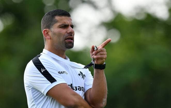 17 07 2019, xfux, Fussball 2 Bundesliga, SV Darmstadt 98 Training emspor, v l Coach Dimitrios Grammozis SV Darmstadt 98 gives instructions, gesticulated, gesticulate with arms gives instructions, gesticulate, gesticolando Darmstadt