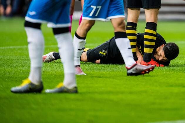 190717 Tarik Elyounoussi of AIK in pain during the UEFA Champions League qualifying match between AIK and Ararat Armenia on July 17, 2019 in Stockholm Photo Maxim Thore BILDBYRAN bbeng fotball fotboll football kval till champions league soccer champions league qualification aik ararat armenia,  Copyright: MAXIMxTHORE BB190717MT014