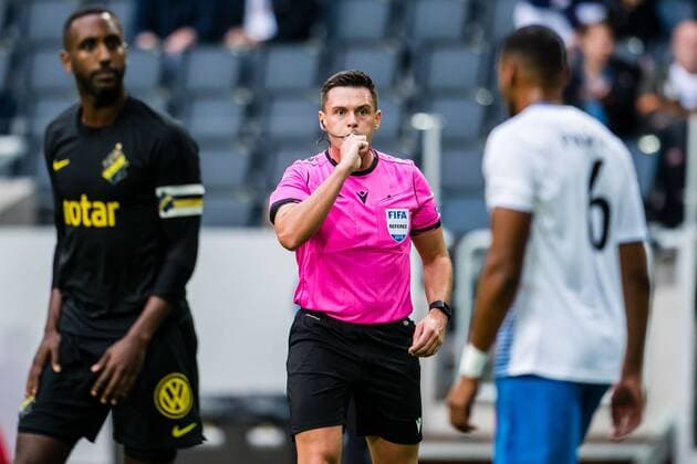 190717 Referee Robert Hennessy during the UEFA Champions League qualifying match between AIK and Ararat Armenia on July 17, 2019 in Stockholm Photo Maxim Thore BILDBYRAN bbeng fotball fotboll football kval till champions league soccer champions league qualification aik ararat armenia,  Copyright: MAXIMxTHORE BB190717MT016