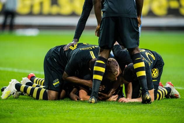 190717 Henok Goitom of AIK celebrates with teammates after 2 0 during the UEFA Champions League qualifying match between AIK and Ararat Armenia on July 17, 2019 in Stockholm Photo Maxim Thore BILDBYRAN bbeng fotball fotboll football kval till champions league soccer champions league qualification aik ararat armenia jubel celebration,  Copyright: MAXIMxTHORE BB190717MT042