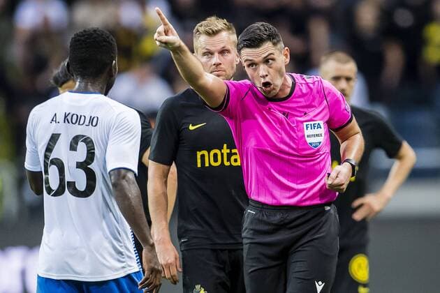 190717 Referee Robert Hennessy in a discussion with Kasse Alphonse Kodjo of Ararat Armenia during the UEFA Champions League qualifying match between AIK and Ararat Armenia on July 17, 2019 in Stockholm Photo Maxim Thore BILDBYRAN bbeng fotball fotboll football kval till champions league soccer champions league qualification aik ararat armenia,  Copyright: MAXIMxTHORE BB190717MT056