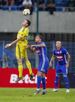 GLIWICE 17.07.2019 1 RUNDA ELIMINACJI LIGA MISTRZOW PILKA NOZNA PIAST GLIWICE (niebieskie) - BATE BORYSOW (zolte) SEZON 2019 2020 NZ Nemanja Milic , Tom Hateley , Jakub Czerwinski . FOT TOMASZ WANTULA NEWSPIX.PL GLIWICE 17.05.2019 FOOTBALL MEN S UEFA CHAMPIONS LEAGUE 1ST ROUND QUALIFICATION PIAST GLIWICE - BATE BORYSOW SEASON 2019 2020 TOMASZ WANTULA NEWSPIX.PL --- Newspix.pl  190717WAN056