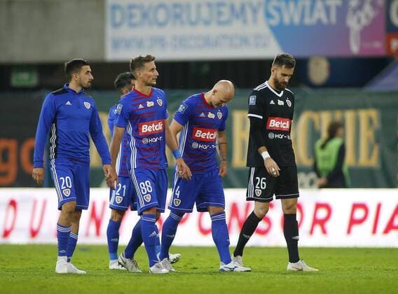 GLIWICE 17.07.2019 1 RUNDA ELIMINACJI LIGA MISTRZOW PILKA NOZNA PIAST GLIWICE (niebieskie) - BATE BORYSOW (zolte) SEZON 2019 2020 NZ pilkarze Piasta smutek po meczu - FOT TOMASZ WANTULA NEWSPIX.PL GLIWICE 17.05.2019 FOOTBALL MEN S UEFA CHAMPIONS LEAGUE 1ST ROUND QUALIFICATION PIAST GLIWICE - BATE BORYSOW SEASON 2019 2020 TOMASZ WANTULA NEWSPIX.PL --- Newspix.pl  190717WAN078