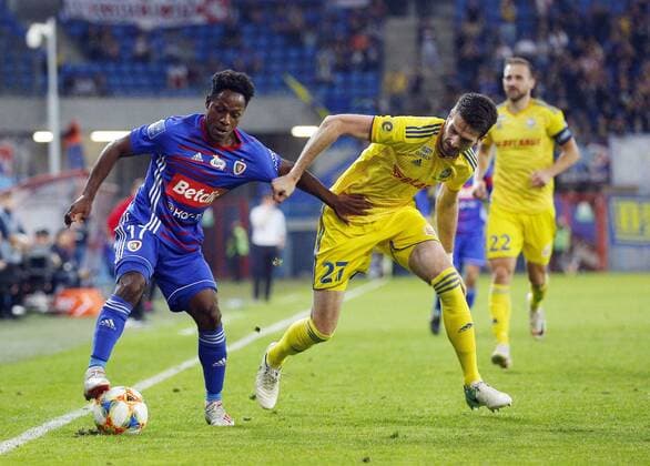 GLIWICE 17.07.2019 1 RUNDA ELIMINACJI LIGA MISTRZOW PILKA NOZNA PIAST GLIWICE (niebieskie) - BATE BORYSOW (zolte) SEZON 2019 2020 NZ Joel Valencia , Slobodan Simovic . FOT TOMASZ WANTULA NEWSPIX.PL GLIWICE 17.05.2019 FOOTBALL MEN S UEFA CHAMPIONS LEAGUE 1ST ROUND QUALIFICATION PIAST GLIWICE - BATE BORYSOW SEASON 2019 2020 TOMASZ WANTULA NEWSPIX.PL --- Newspix.pl  190717WAN059
