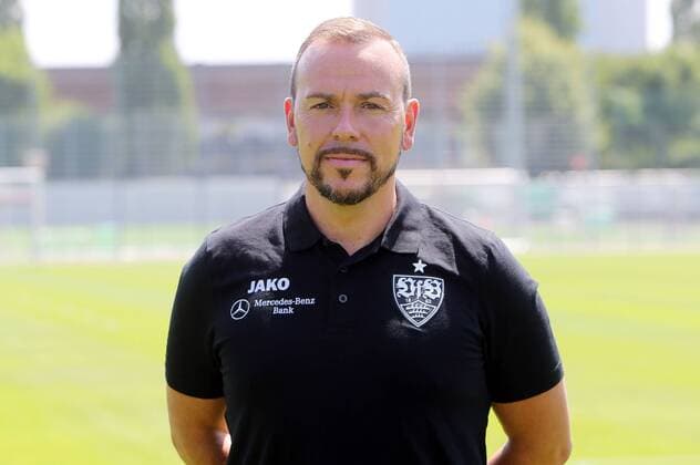 Stuttgart , Fuvüball Photo session VfB Stuttgart II , Coach Paco Vaz