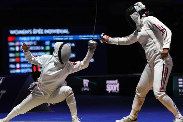 Sport Bilder des Tages Lin Sheng of China, left, fights against Yamilka Rodriguez Quesada of Cuba during the 2019 FIE World Fencing Championships Budapest Women s Epee second round at SYMA Sports and Conference Centre in Budapest, Hungary on July 18, 2019.  (T.Miyamoto_190718_946)