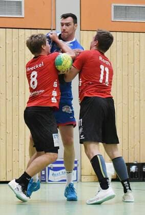 Marc Breckel 8, VfL Pfullingen and Niklas Roth 11, VfL Pfullingen stop Isaias Guardiola 7, TBV Lemgo Lippe , VfL Pfullingen vs. TBV Lemgo, Handball, Friendly match, 18 07 2019, VfL Pfullingen vs. TBV Lemgo, Handball, Friendly match, 18 07 2019 Dettingen an der Erms Copyright: xEIBNER Florian_Schustx EP_SCHUST