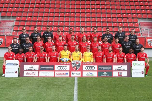 FC Ingolstadt 04 3 League Portrait Date 2019 2020 Team Photo hi Series v li Stefan Schröder Team Coordinator Marcel Posselt Stv Team Coordinator Mathias Grote Video Analysis Gabriel Weiß 32 Caniggia Elva 14 Jonathan Kotzke 25 Fatih Kaya 9 Stefan Retzer Physiotherapist Georg Meyer Physiotherapist Mathias Blaser Physiotherapist mi Reihe v li Jeff Saibene Head Coach Carsten Rump Co Trainer Tobias Schröck 21 Thomas Keller 27 Maximilian Thalhammer 6 Stefan Kutschke 30 Björn Paulsen 4 Filip Bibija 35 Benedikt Gimber 5 Georgius Pintidis 36 Alexander Kunze Goalkeeping coach Jörg Mikoleit Athletics coach lower row left Patrick Sussek 37 Agymang Diawusie 11 Robin Krause 23 Marcel Gaus 19 Maximilian Wolfram 8 Goalkeeper Fabian Buntic 24 Goalkeeper Marco Knaller 1 Goalkeeper Lukas Schellenberg 39 Peter Kurzweg 16 Maximilian Beister 10 Konstantin Kerschbaumer 7 Frederic Ananou 2 Michael Heinloth 17 FC Ingolstadt 04 3 League Portraitmin 2019 2020 Team Photo