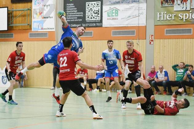 Christoph Theuerkauf 13, TBV Lemgo Lippe in an attack, Florian Moeck 22, VfL Pfullingen can only watch, VfL Pfullingen vs TBV Lemgo, Handball, friendly match, 18 07 2019, VfL Pfullingen vs TBV Lemgo, handball, friendly match, 18 07 2019 Dettingen an der Erms Copyright: xEIBNER Florian_Schustx EP_SCHUST