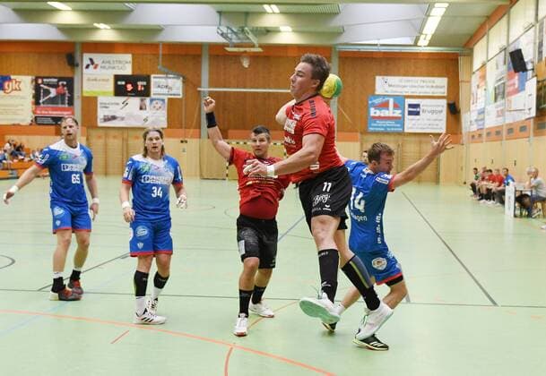 Niklas Roth 11, VfL Pfullingen during an attack, VfL Pfullingen vs. TBV Lemgo, Handball, friendly match, 18 07 2019, VfL Pfullingen vs. TBV Lemgo, handball, friendly match, 18 07 2019 Dettingen an der Erms Copyright: xEIBNER Florian_Schustx EP_SCHUST