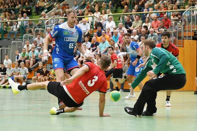 Daniel Schlipphak 30, VfL Pfullingen gets the ball, VfL Pfullingen vs. TBV Lemgo, Handball, friendly match, 18 07 2019, VfL Pfullingen vs. TBV Lemgo, handball, friendly match, 18 07 2019 Dettingen an der Erms Copyright: xEIBNER Florian_Schustx EP_SCHUST