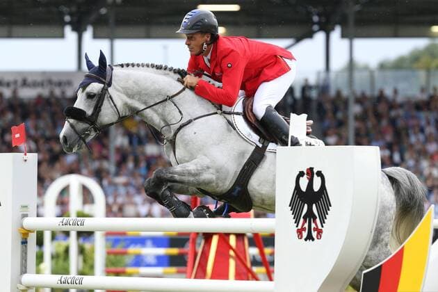 Sport Bilder des Tages Christian Ahlmann (GER) mit seinem Pferd Clintreyo Z nach 3 Jahren Abstinenz in einem Nationenpreis hat sein Comeback nach Unterzeichnung der Athletenvereinbarung in Aachen , Nationenpreis , Mercedes-Benz Nationenpreis, Wanderpreis der Bundesrepublik Duetschland, Mannschaftsspringprüfung mit zwei Umlaeufen, Team JumpingCompetitionwith two rounds , Weltfest des Pferdesports, World Equestrian Festival, CHIO Aachen 2019, 12.-21.07.2019, Aachener Soers, 18.07.2019 - *** Christian Ahlmann GER with his horse Clintreyo Z after 3 years of abstinence in a Nations Cup has made his comeback after signing the athletes agreement in Aachen , Nations Cup , Mercedes Benz Nations Cup , Wanderpreis der Bundesrepublik Duetschland, Team Jumping Competition with two rounds , World Equestrian Festival, CHIO Aachen 2019, 12 21 07 2019, Aachener Soers, 18 07 2019