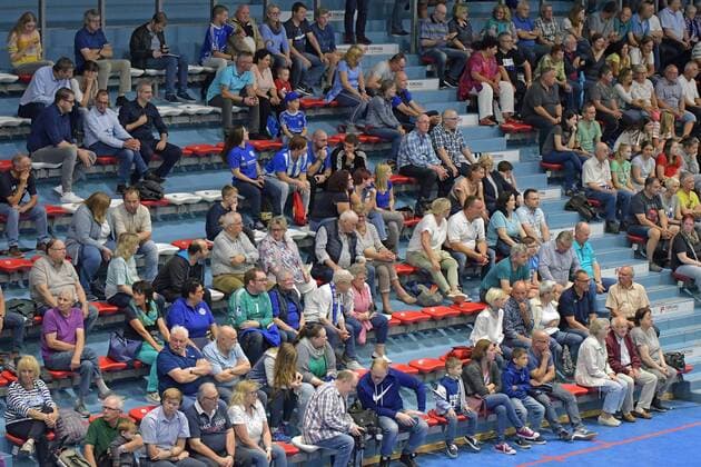 Well-filled grandstand at the first public training of VfL Gummersbach in the Schwalbe Arena, , press conference and press training of VfL Gummersbach on 18 07 2019 press conference and press training of VfL Gummersbach on 18 07 2019 Gummersbach Copyright: xEIBNER JuergenxAugstx EP_JOGI