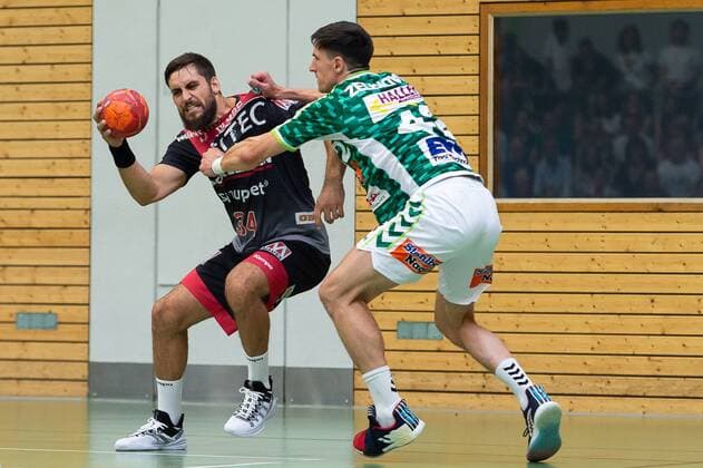 Quentin Minel HC Erlangen 34 , Nemanja Zelenovic Frisch Auf Goeppingen 42 , FRISCH AUF Goeppingen vs. HC Erlangen, 54 Esslinger Marketplace Tournament, Handball, 1 Bundesliga, DKB, Men, 19 07 2019, FRISCH AUF Goeppingen vs. HC Erlangen, 54 Esslinger Marketplace Tournament, Handball, 1 Bundesliga, DKB, Men, 19 07 2019 Altbach Copyright: xEIBNER WolfgangxFrankx EP_WFK