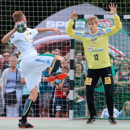 19 07 2019, xtgx, handball test match, SC Magdeburg SC DHfK Leipzig emspor, v l Philipp Weber Leipzig at the seventh meter against Thobias Thulin Magdeburg Aschersleben