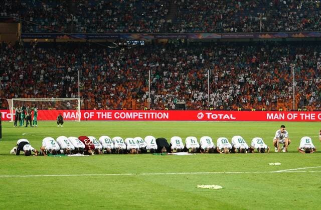 Sport Bilder des Tages July 19, 2019 - Cairo, Algeria, Egypt - FRANCE OUT July 19, 2019: Algerian Team celebrating the victory after the Final of 2019 African Cup of Nations match between Algeria and Senegal at the Cairo International Stadium in Cairo, Egypt. CSM. Algeria v Senegal - Final of 2019 African Cup of Nations - ZUMAc307 20190719_zsa_c307_048 Copyright: xUlrikxPedersenx