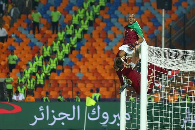 Sport Bilder des Tages July 20, 2019 - Cairo, Egypt - Ezzeldien Dokha and Alexandre Oukidja of Algeria after the Final of 2019 African Cup of Nations match between Algeria and Senegal at the Cairo International Stadium in Cairo, Egypt on July 19, 2019. 2019 Africa Cup Of Nations - Senegal Vs Algeria  - ZUMAn230 20190720_zaa_n230_015 Copyright: xAhmedxAwaadx