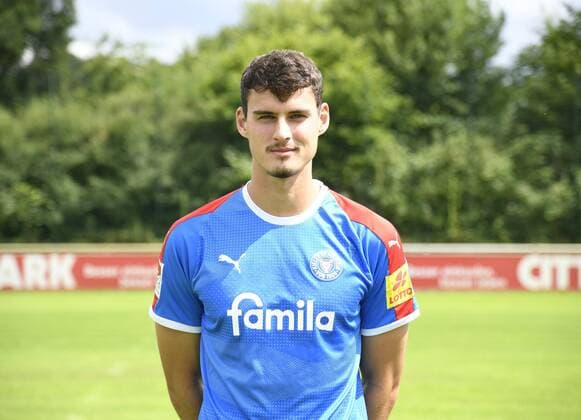 Janni Serra Holstein Kiel 2 BL, portrait date 2019 2020, football, men, 19 07 19 Kiel NLZ Projendorf Kiel Germany