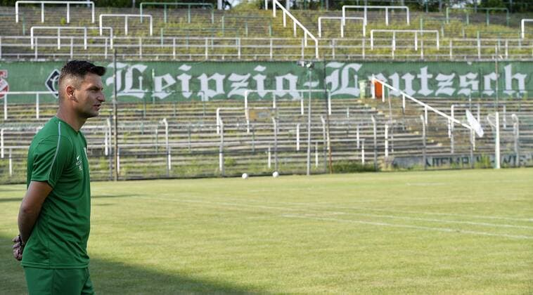 Soccer Regional League Northeast 2019 2020, Training kick-off for newcomers Chemie Leipzig 1 7 2019 Miroslav Jagatic Trainer Chemie Leipzig at the training kick-off for Chemie Leipzig 1 7 2019 In the background the lettering Leipzig Leutzsch can be seen Leipzig Sachsen Deutschland Alfred Kunze Sportpark