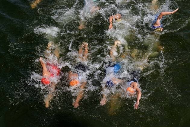 Bitburger 0,0 Triathlon Bundesliga, Tübingen, 21.07.2019 Schwimmfeld im Neckar beim Triathalon Bundesliga Rennen in Tübingen am 21.07.2019, , Tübingen BW Deutschland *** Bitburger 0,0 Triathlon Bundesliga, Tübingen, 21 07 2019 Swimming field in the Neckar at the Triathalon Bundesliga race in Tübingen on 21 07 2019, , Tübingen BW Germany