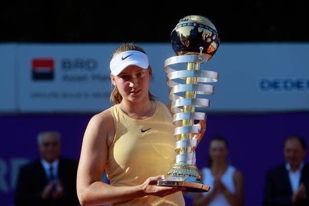 Sport Bilder des Tages (190722) -- BUCHAREST, July 22, 2019 (Xinhua) -- Elena Rybakina of Kazakhstan holds the throphy during the awarding ceremony after the singles final match between Patricia Maria Tig of Romania and Elena Rybakina of Kazakhstan at the BRD Bucharest Open 2019 WTA, Tennis Damen tennis tournament in Bucharest, Romania, July 21, 2019. (Xinhua Cristian Cristel) (SP)ROMANIA-BUCHAREST-TENNIS-WTA-BUCHAREST OPEN 