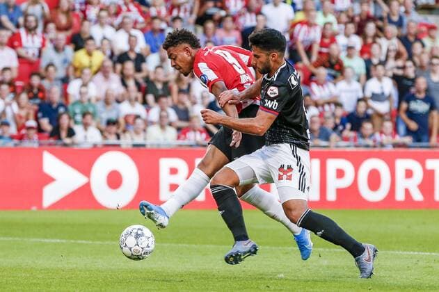 EINDHOVEN, 23-07-2019, Champions League preliminary round. Season 2019-2020. Philips Stadion. PSV - Basel. PSV forwarder Donyell Malen (L) and Basel player Omar Federico Alderete Fernandez PSV - Basel  x3962839x Copyright: