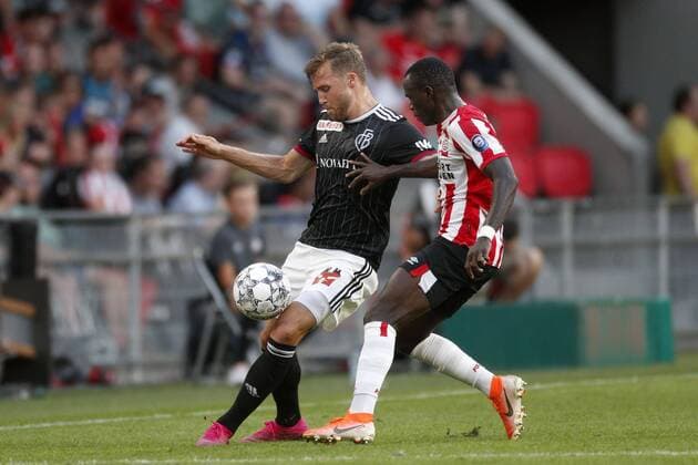 (L-R), Silvan Widmer of FC Basel, Bruma of PSV during the UEFA Champions League second round qualifying first leg match between PSV Eindhoven and FC Basel at the Phillips stadium on July 23, 2019 in Eindhoven, The Netherlands UEFA Champions League 2019 2020 xVIxVIxImagesx xJeroenxPutmansxIVx 200344276