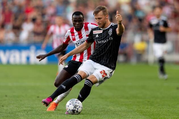 Eindhoven, Netherlands, 24 07 2019, UEFA Champions League, Second qualifying round, PSV Eindhoven FC Basel , Bruma PSV and Silvan Widmer Basel in the total Defodi 01061003748 Defodi-061