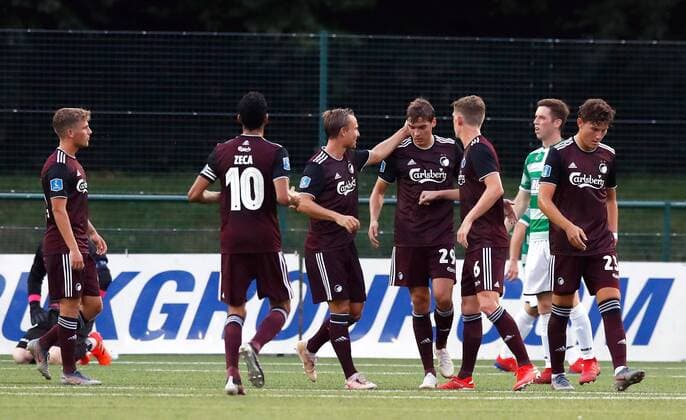 Copenhagen s Robert Skov no 29 celebrates scoring his side s second goal of the game from the penalty spot with team mates during the UEFA Champions League second qualifying round first leg match at Park Hall Stadium, Oswestry , Oswestry Denmark,  Copyright: PAxWire PAxImages MartinxRickettx cop333 spdk20190723-213617-L