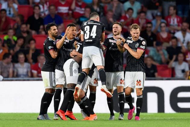 Eindhoven, Netherlands, 24 07 2019, UEFA Champions League, Second qualifying round, PSV Eindhoven FC Basel , Omar Alderete Basel Goal cheer, celebrates with his team after scoring to 1 2, celebrates after scoring his team s second goal with team mates Defodi 01001216554 Defodi-001