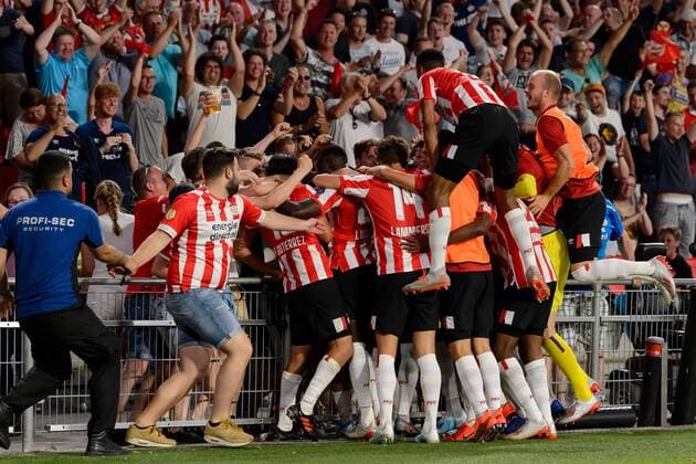 Eindhoven, Netherlands, 24 07 2019, UEFA Champions League, Second qualifying round, PSV Eindhoven FC Basel , Donyell Malen PSV goal cheer, celebrates with his team after scoring to 3 2, celebrates after scoring his team s third goal with team mates Defodi 01001216568 Defodi-001