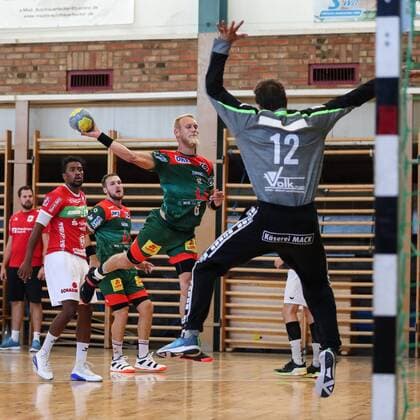 Matthias Musche SC Magdeburg vs. goalkeeper Dominik Plaue TV Hüttenberg Handball test game summer preparation season 2019 2020 points game SC Magdeburg vs. TV Hüttenberg in the Franz Vollbring Halle in Schönebeck Aktion,Deutschland, Handball, Mann, Maenner,23 07 2019