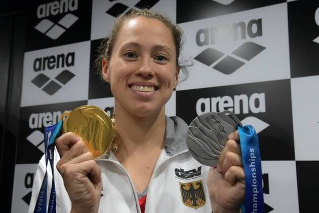 Sport Themen der Woche KW30 Sport Bilder des Tages Schwimm-WM in Gwangju, Fotoshooting, Sarah Köhler präsentiert ihre Medaillen aus Gold und Silber Foto Gian Mattia D Alberto - LaPresse 24-07-2019 Gwangju - Korea nuoto 18mi Campionati del mondo FINA Gwangju 2019 nella foto: Sarah K& xf6;hler GER Ph Gian Mattia D Alberto - LaPresse 2019-07-24 Gwangju - Korea Sport swimming 18th FINA World Championships Gwangju in the photo: Sarah K& xf6;hler GER  Copyright: xGianxMattiaxD Albertox-xLaPressex