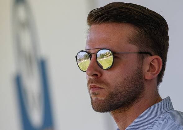 Timon Pauls head scout FC Augsburg in his glasses reflects the training ground FC Augsburg, training camp Bad Häring, day 4, 21 07 28 07 2019