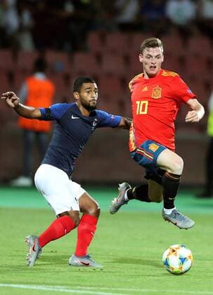 Spain s Sergio Gomez (R) vies for the ball against France s Theo Ndicka Matam (L) during the European Championship, EM, Europameisterschaft under19 semifinal match between Spain and France at Vazgen Sargsyan stadium, in Erevan, Armenia, 24 July 2019. European Championship under19: Spain - France !ACHTUNG: NUR REDAKTIONELLE NUTZUNG!  Copyright: xVahramxBaghdasaryanx GRAF8583 20190724-636995984454858364