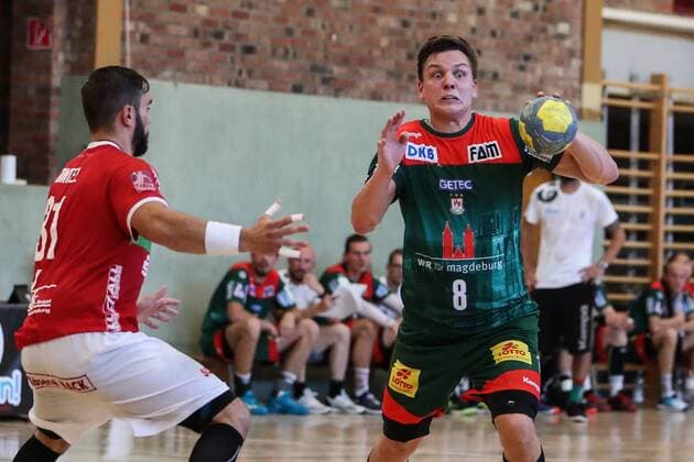 Christoph Steinert SC Magdeburg vs. Björn Zintel TV Hüttenberg Handball test game summer preparation season 2019 2020 points game SC Magdeburg vs. TV Hüttenberg in the Franz Vollbring Halle in Schönebeck Aktion,Deutschland, Handball, Mann, Maenner,23 07 2019