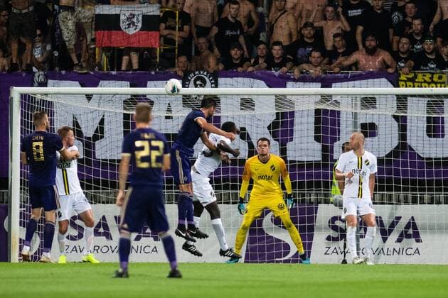 190724 Players compete for the ball in front of goalkeeper Oscar Linner of AIK during the UEFA Champions League qualifying match between Maribor and AIK on July 24, 2019 in Maribor Photo Martin Metelko BILDBYRAN Cop 277 bbeng fotball fotboll football kval till champions league soccer champions league qualification aik maribor,  Copyright: MARTINxMETELKO BB190724BB384