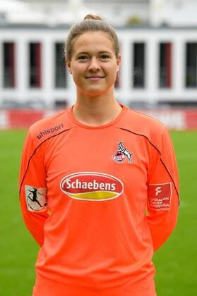 Köln, Geißbockheim, 16 07 2019 Elvira Herzog at the team photo of the womens team of 1 FC Köln Saison 2019 20 on Tuesday 16 July 2019 at Geißbockheim, Köln Team photo 1 FC Köln Saison 2019 20