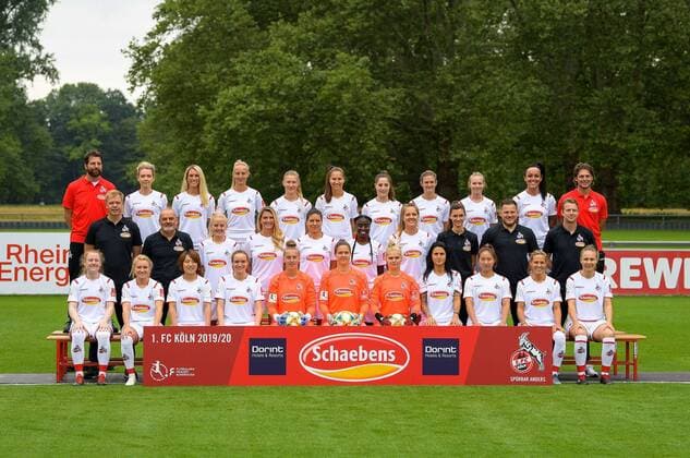 Cologne, Geißbockheim, 16 07 2019 Back row, from left team doctor Arnt Kirchner, Theresa Gosch, Nina Windmüller, Meike Meßmer, Franziska Wendel, Sabina Horvat, Karoline Kohr, Carolin Schraa, Romina Frommont, Peggy Nietgen, physiotherapist Patrick Weber Middle row, from left Co coach Nico Reese, coach Willi Breuer, Anna Kirschbaum, Rachel Rinast, Lucia Ondrusova, Eunice Beckmann, Sonja Giraud, individual coach Marie Pyko, Athletics coach Nicolas Brandt, goalkeeper coach Dennis Fabian Front row, from left Amber Barrett, Madeline Gier, Yuka Hirano, Vanessa Zilligen, Pauline Nelles, Elvira Herzog, Saskia Frensch, Francesca Calo, Seohui Sim, Isabelle Linden, Kristina Hild at the team photo of the womens team of 1 FC Köln Saison 2019 20 on Tuesday 16 July 2019 at Geißbockheim, Cologne Team photo 1 FC Köln Saison 2019 20