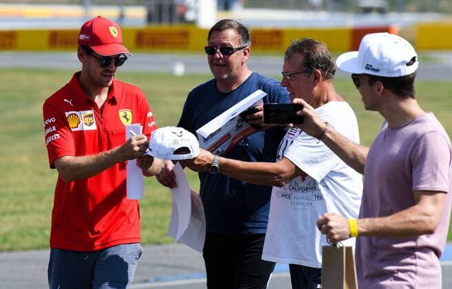 25 07 2019, xpsx, Motorsport FIA Formula 1, Mercedes Benz Grand Prix of Germany 2019 v l Sebastian Vettel Scuderia Ferrari Mission Winnow 5 GER track walk track visit selfie fan autogramme Hockenheim