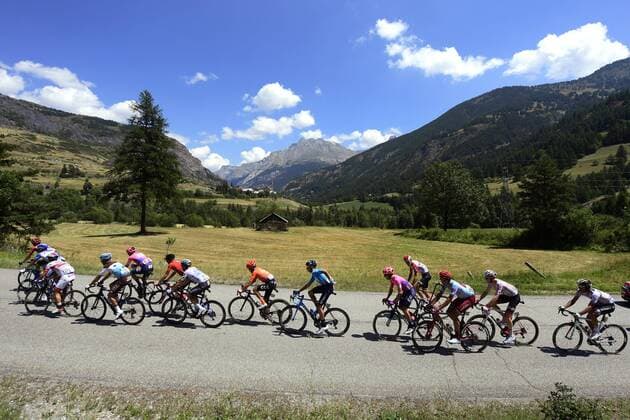 VALLOIRE, FRANCE - JULY 25 : Illustration peloton during stage 18 of the 106th edition of the 2019 Tour de France cycling race, a stage of 208 kms with start in Embrun and finish in Valloire on July 25, 2019 in Valloire, France, 25 07 2019 CYCLISME : Tour de France 2019 - Etape 18 - Embrun a Valloire - 25 07 2019 PhotoNews Panoramic 