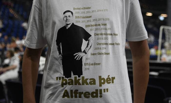 This is what the T-shirt looks like, which the fans could buy to say goodbye to coach Alfred Gislason Front , Handball, Men, Farewell game, Coach Alfred Gislason, THW Kiel, 26 07 19 Kiel Sparkassen Arena Schleswig Holstein Germany
